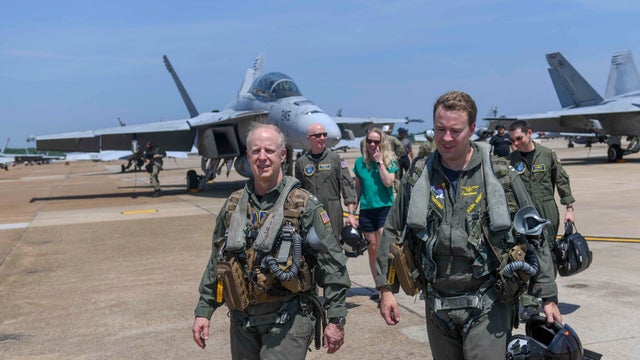 Commander, U.S. Fleet Forces Command flies in an F/A-18 