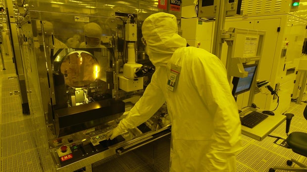 inside-intel-fab-1920.jpg 